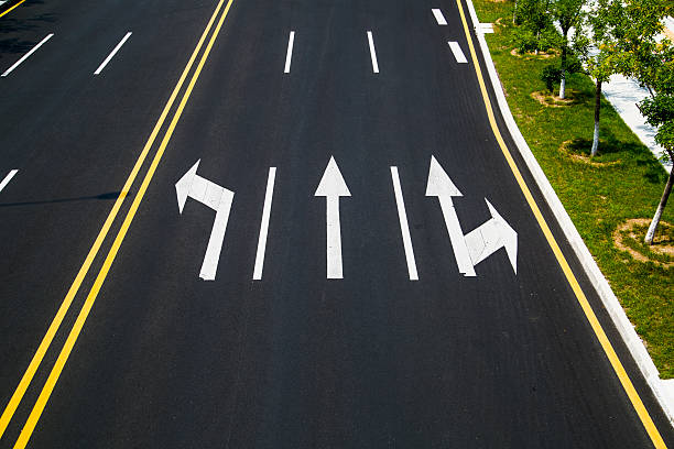 Как правильно развернуться на дороге в условиях двухстороннего движения без перекрестка