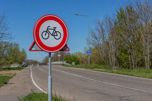  Изображение велосипеда на дорожном знаке
